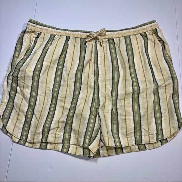 Terra & Sky Women's 2X Folk Cream & Green Striped Pull-On Linen Shorts - Picture 1 of 8
